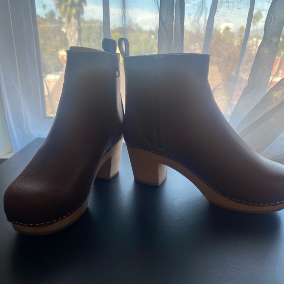 Novacas Marlowe Vegan Clog Boots. Tan. Like New! MooShoes. Free People. - Picture 4 of 6